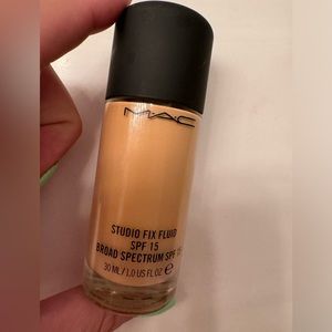 Mac Studio fix fluid foundation